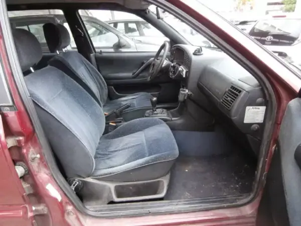 Volkswagen Passat 1994 - 2250 EUR, 333645 km - AUTO.MOTO.pt - 333645km - foto 11 de 13