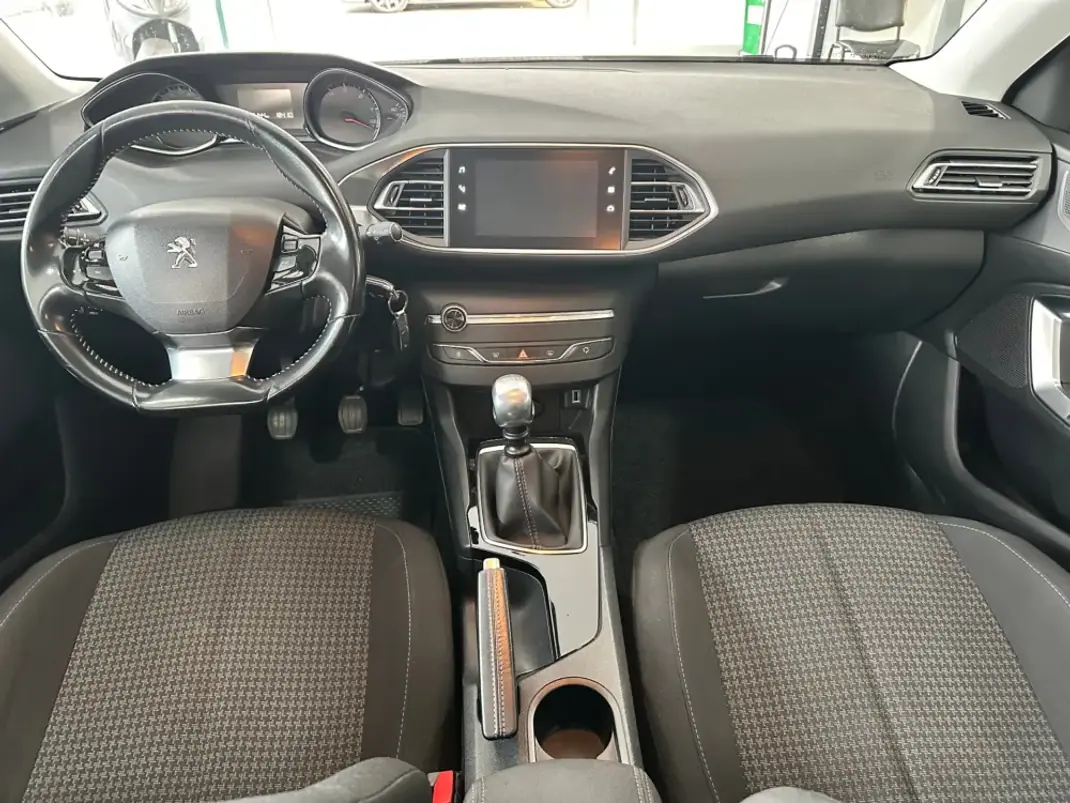 Peugeot 308 SW 2019 - 14990 EUR, 107300 km - 107300km - foto 24 de 30