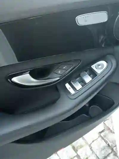 Mercedes-Benz C 220 2015 - 15500 EUR, 286000 km - foto 4 de 11