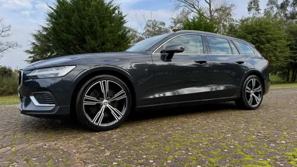 Volvo V60 2020 - 26500 EUR, 129000 km - AUTO.MOTO.pt - 129000km - foto 3 de 25
