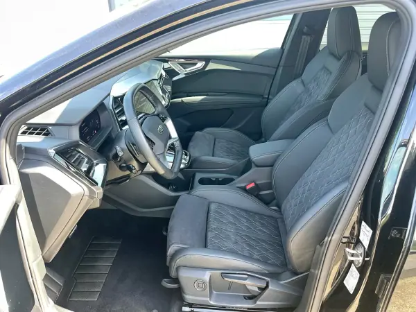 Audi Q4 Sportback e-tron 2022 - 41000 EUR, 54000 km - AUTO.MOTO.pt - 54000km - foto 18 de 28