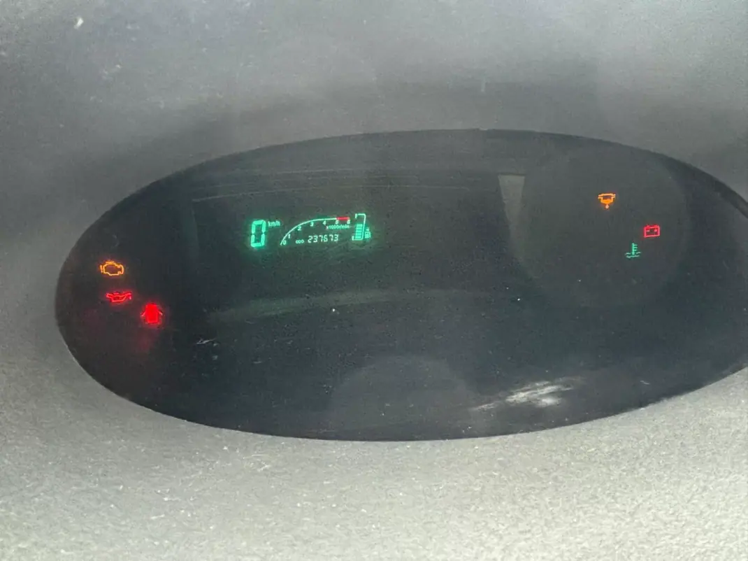 Toyota YARIS BIZZ (NLP 1.0 VVT-i 1.0) 2005 - 7990 EUR, 237418 km - AUTO.MOTO.pt - 237418km - foto 10 de 12