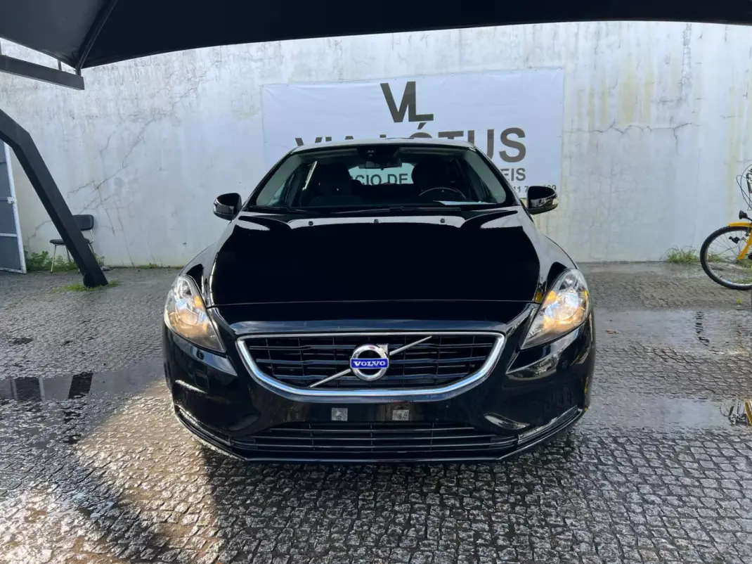 Volvo V40 2016 - 12900 EUR, 178000 km - AUTO.MOTO.pt - 178000km - foto 5 de 8