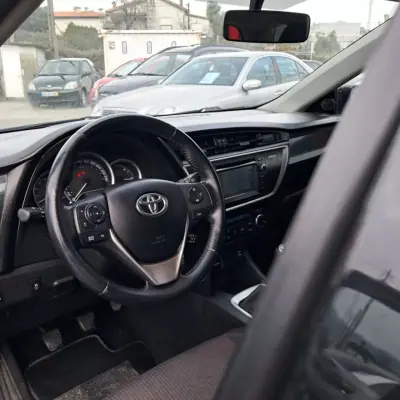 Toyota Auris Touring Sports 2015 - 11650 EUR, 173000 km - AUTO.MOTO.pt - 173000km - foto 8 de 15