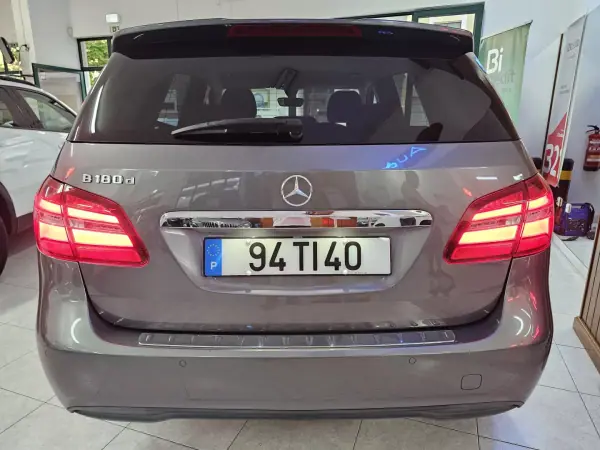 Mercedes-Benz B 180 2017 - 21900 EUR, 41938 km - AUTO.MOTO.pt - 41938km - foto 23 de 26