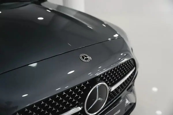 Mercedes-Benz C 300 E T 9g Tronic Amg Line 2023 Híbrido Plug-In — 80 936 km · Ilha de Porto Santo Mercedes-Benz C 300 E T 9g Tronic Amg Line 2023 Híbrido Plug-In