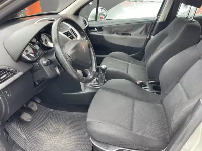 Peugeot 207 2006 - 4950 EUR, 248861 km - AUTO.MOTO.pt - 248861km - foto 8 de 12