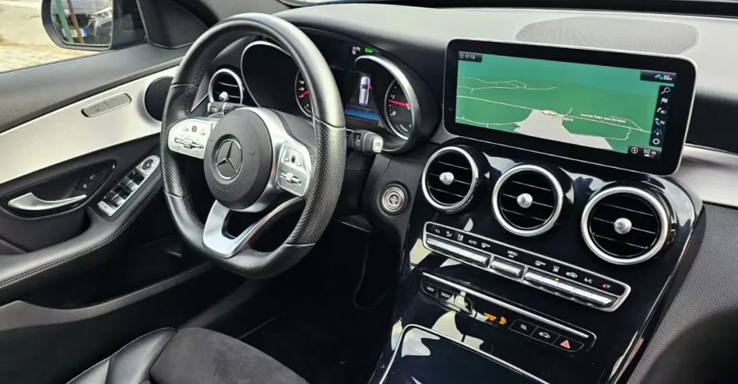 Mercedes-Benz C 300 2020 - 41500 EUR, 94000 km - AUTO.MOTO.pt - 94000km - foto 11 de 46