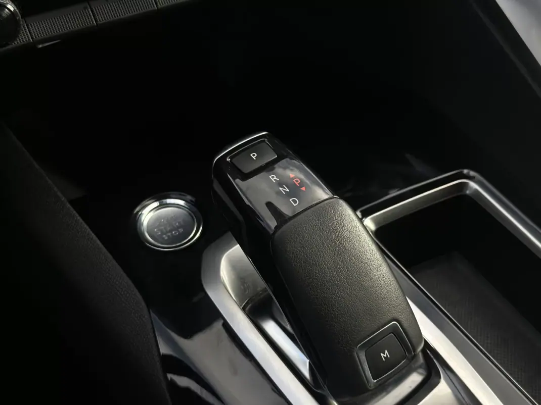 Peugeot 3008 2019 - 15990 EUR, 97900 km - AUTO.MOTO.pt - 97900km - foto 21 de 31