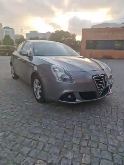 Alfa Romeo Giulietta 2011 - 6990 EUR, 156800 km - AUTO.MOTO.pt - 156800km - foto 3 de 17