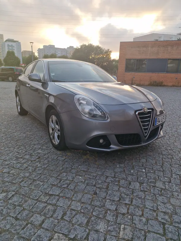 Alfa Romeo Giulietta 2011 - 6990 EUR, 156800 km - AUTO.MOTO.pt - 156800km - foto 3 de 17