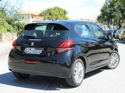 Peugeot 208 2018 - 9990 EUR, 109000 km - AUTO.MOTO.pt - 109000km - foto 7 de 27