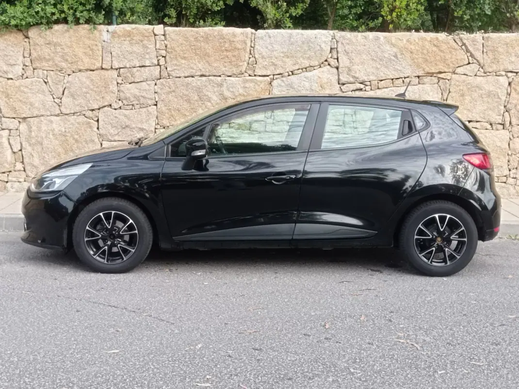 Renault Clio 2013 - 6990 EUR, 259500 km - AUTO.MOTO.pt - 259500km - foto 5 de 11