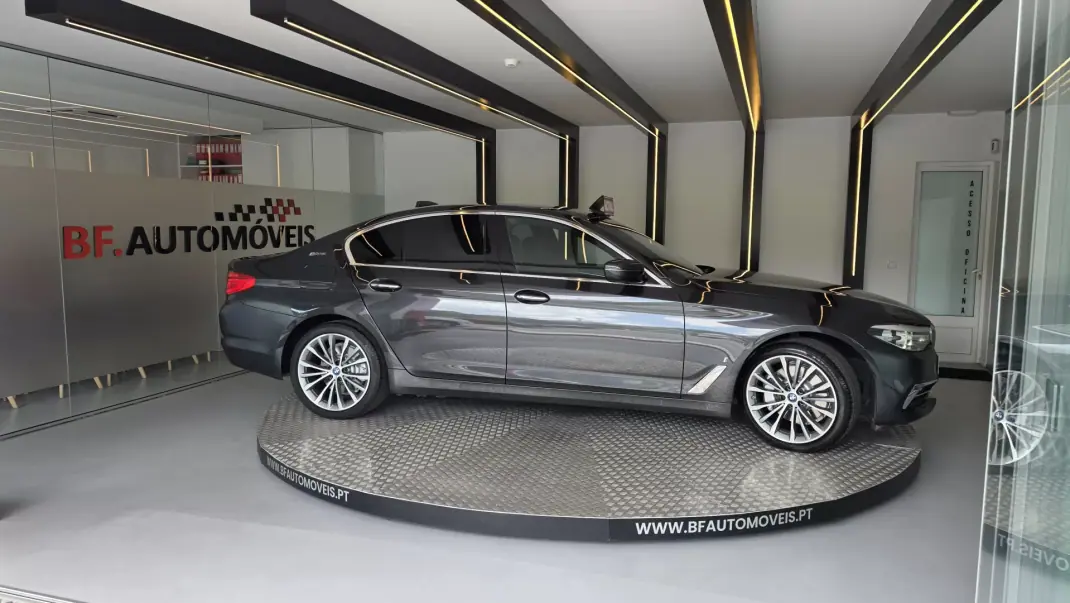 BMW 530 2017 - 21900 EUR, 230206 km - AUTO.MOTO.pt - 230206km - foto 8 de 58