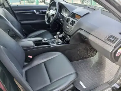 Mercedes-Benz C 200 2010 - 10250 EUR, 208074 km - AUTO.MOTO.pt - 208074km - foto 21 de 23