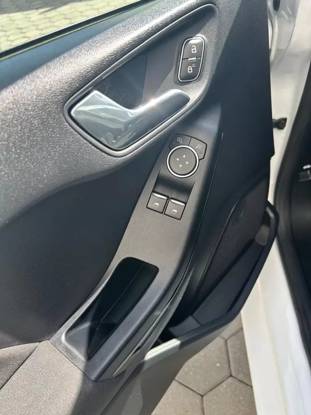 Ford Fiesta 2018 - 13500 EUR, 60152 km - AUTO.MOTO.pt - 60152km - foto 9 de 22