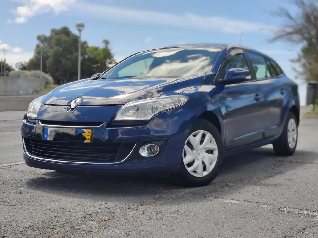 Renault Mégane Sport Tourer 2012 - 6000 EUR, 223000 km - AUTO.MOTO.pt - 223000km - foto 1 de 17