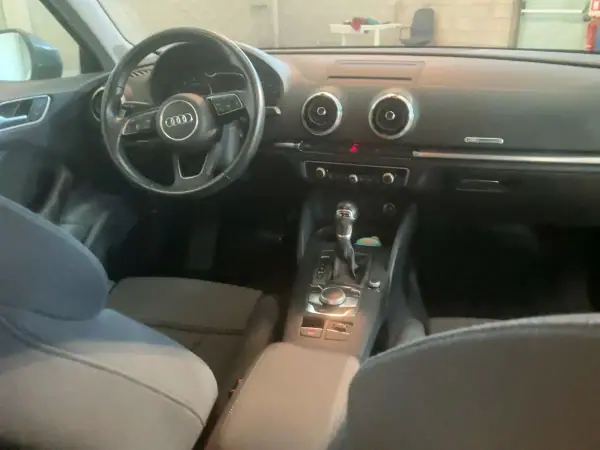 Audi A3 Sportback 2019 - 18500 EUR, 184500 km - AUTO.MOTO.pt - 184500km - foto 8 de 11