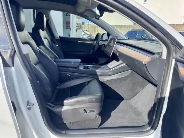 Tesla Model Y 2022 - 39990 EUR, 59000 km - AUTO.MOTO.pt - 59000km - foto 15 de 21