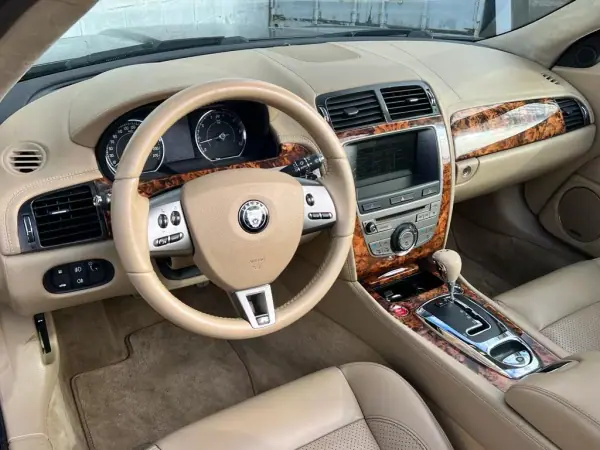 Jaguar XK 2008 - 57000 EUR, 189600 km - AUTO.MOTO.pt - 189600km - foto 8 de 10