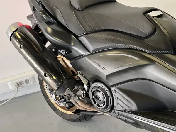 Yamaha TMAX 2016 - 8990 EUR, 27000 km - AUTO.MOTO.pt - 27000km - foto 33 de 35