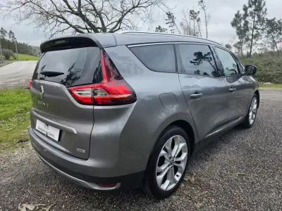 Renault Grand Scénic 2017 - 12750 EUR, 320000 km - AUTO.MOTO.pt - 320000km - foto 20 de 40