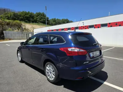 Ford Focus SW 2013 - 9990 EUR, 260000 km - AUTO.MOTO.pt - 260000km - foto 4 de 12