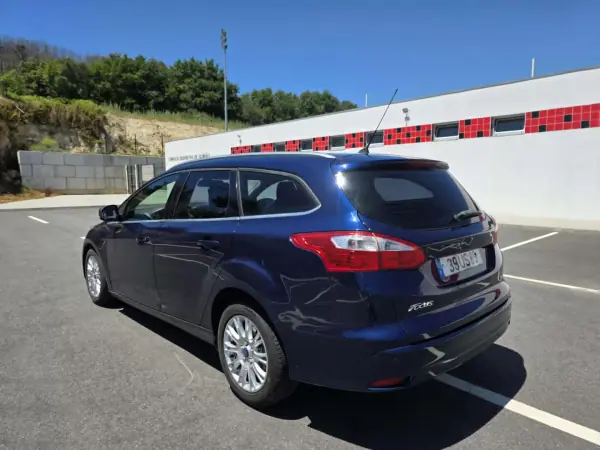 Ford Focus SW 2013 - 9990 EUR, 260000 km - AUTO.MOTO.pt - 260000km - foto 4 de 12