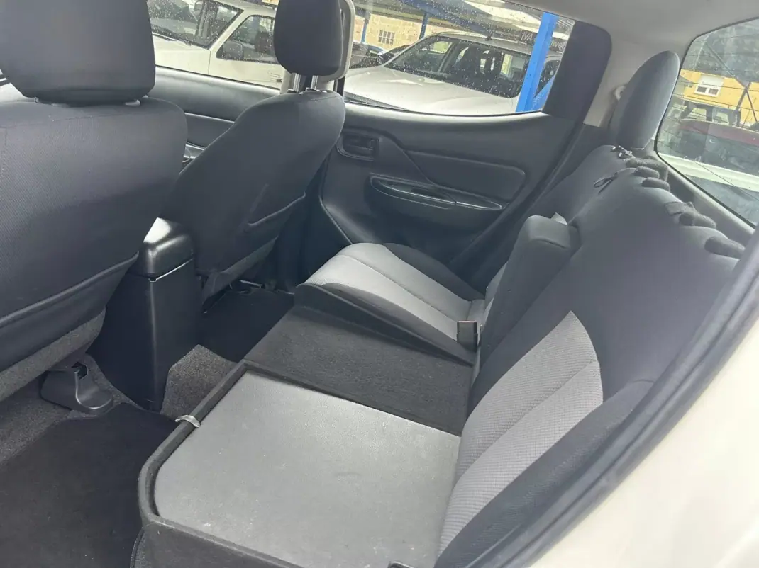 Mitsubishi L 200 King Cab 2022 - 29900 EUR, 136000 km - AUTO.MOTO.pt - 136000km - foto 10 de 12