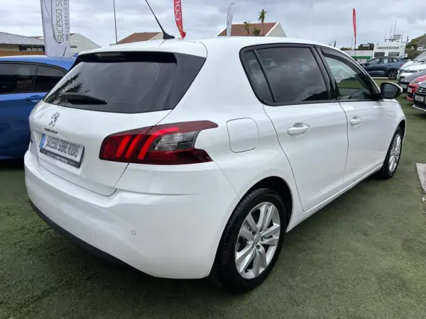 Peugeot 308 2018 - 15990 EUR, 149065 km - AUTO.MOTO.pt - 149065km - foto 6 de 14