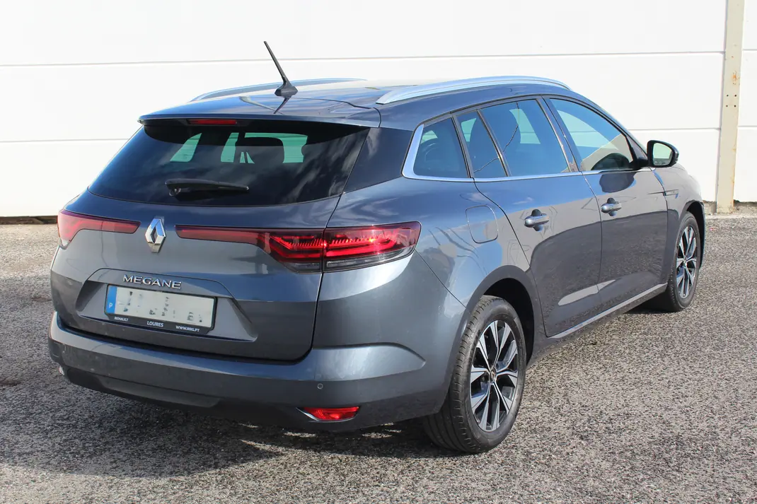 Renault Mégane Sport Tourer 2021 - 14490 EUR, 95250 km - AUTO.MOTO.pt - 95250km - foto 2 de 10