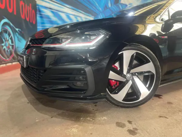Volkswagen Golf 2019 - 30500 EUR, 106000 km - AUTO.MOTO.pt - 106000km - foto 14 de 47