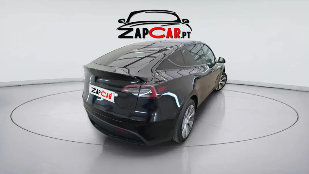 Tesla Model Y 2023 - 35900 EUR, 29800 km - 29800km - foto 3 de 12