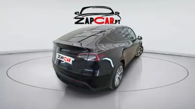 Tesla Model Y 2023 - 35900 EUR, 29800 km - AUTO.MOTO.pt - 29800km - foto 3 de 12