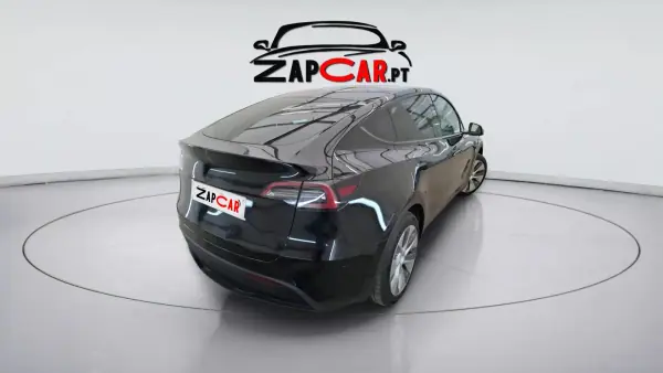 Tesla Model Y 2023 - 35900 EUR, 29800 km - AUTO.MOTO.pt - 29800km - foto 3 de 12