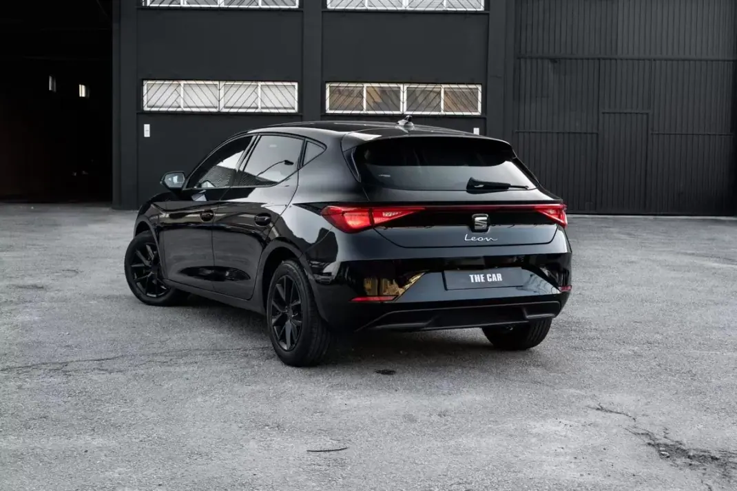 SEAT Leon 2021 - 15999 EUR, 127100 km - AUTO.MOTO.pt - 127100km - foto 4 de 24