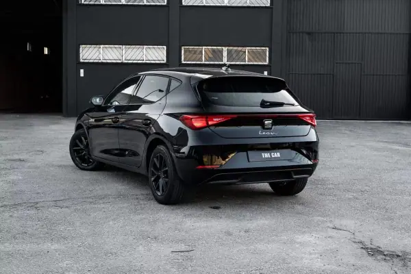 SEAT Leon 2021 - 15999 EUR, 127100 km - AUTO.MOTO.pt - 127100km - foto 4 de 24