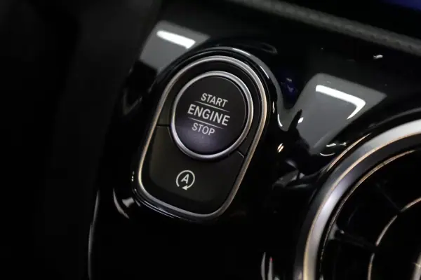 Mercedes-Benz A 180 Limousine 2025 - 39990 EUR, 6272 km - AUTO.MOTO.pt - 6272km - foto 45 de 47