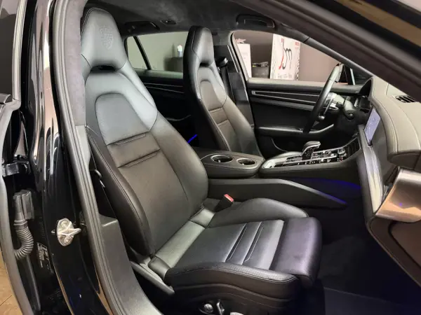 Porsche Panamera Sport Turismo 2020 - 63990 EUR, 148987 km - AUTO.MOTO.pt - 148987km - foto 13 de 27