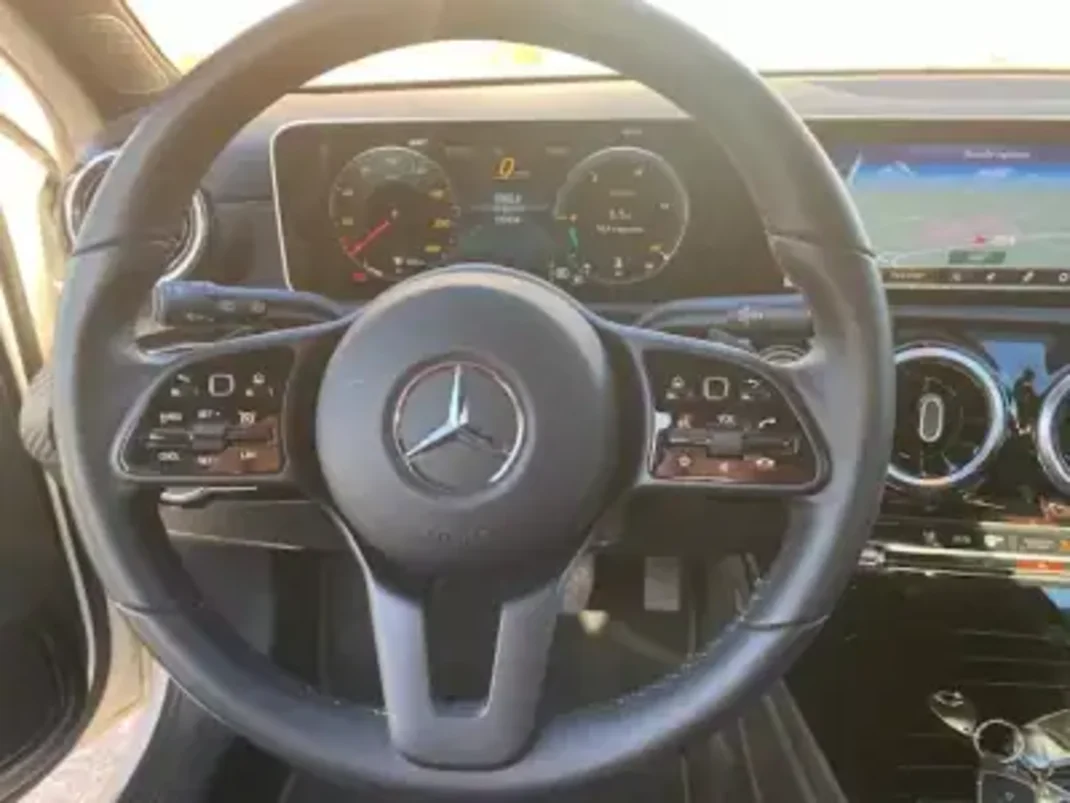 Mercedes-Benz A 180 2019 - 22990 EUR, 127450 km - AUTO.MOTO.pt - 127450km - foto 13 de 20