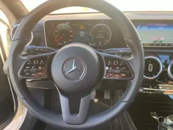 Mercedes-Benz A 180 2019 - 20947 EUR, 127450 km - AUTO.MOTO.pt - 127450km - foto 13 de 20