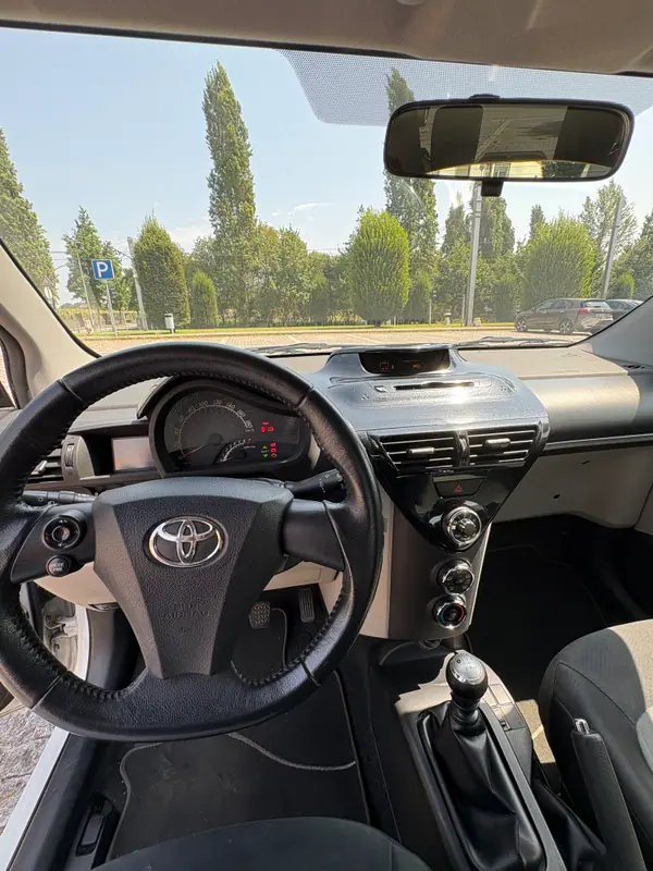 Toyota iQ 2013 - 8000 EUR, 134866 km - AUTO.MOTO.pt - 134866km - foto 7 de 15