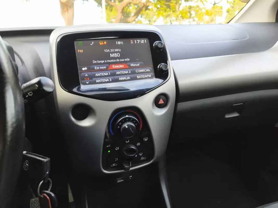 Toyota Aygo 2018 - 10900 EUR, 101000 km - AUTO.MOTO.pt - 101000km - foto 8 de 11