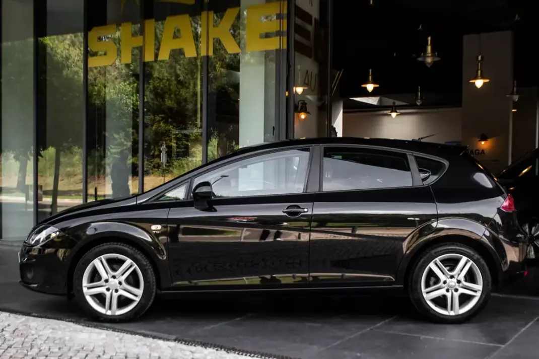 SEAT Leon 2013 - 9900 EUR, 197939 km - AUTO.MOTO.pt - 197939km - foto 2 de 39