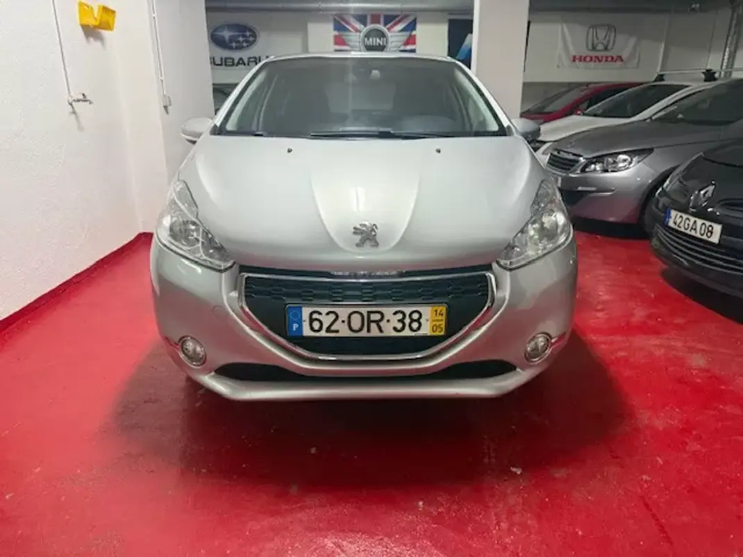 Peugeot 208 2014 - 7400 EUR, 116000 km - AUTO.MOTO.pt - 116000km - foto 2 de 26