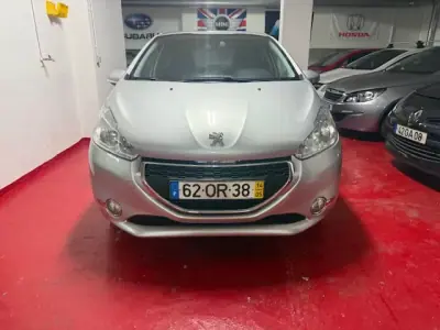 Peugeot 208 2014 - 7400 EUR, 116000 km - AUTO.MOTO.pt - 116000km - foto 2 de 26