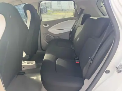 Renault Zoe 2016 - 8990 EUR, 85000 km - AUTO.MOTO.pt - 85000km - foto 9 de 18