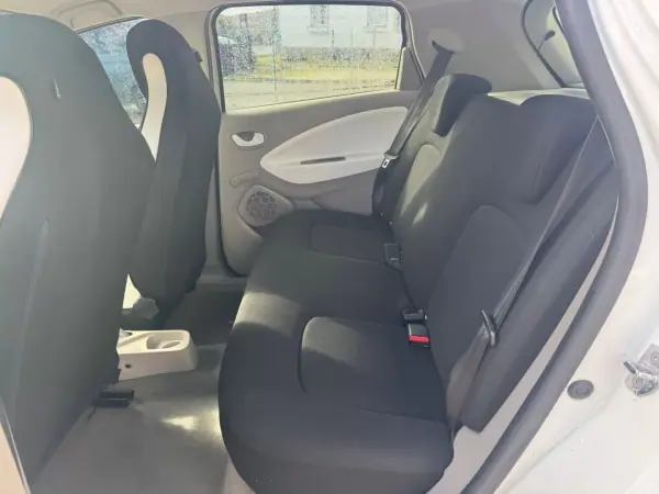 Renault Zoe 2016 - 8990 EUR, 85000 km - AUTO.MOTO.pt - 85000km - foto 9 de 18