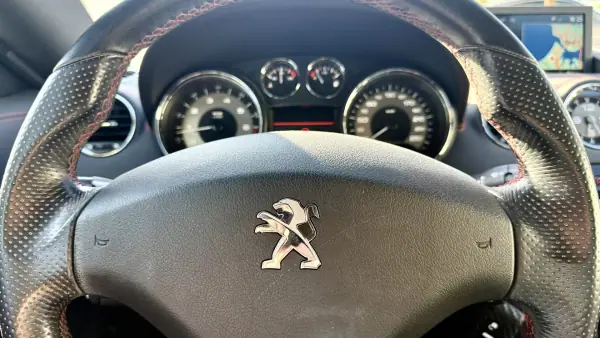 Peugeot RCZ 2015 - 16990 EUR, 144034 km - AUTO.MOTO.pt - 144034km - foto 24 de 64