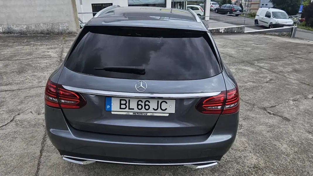 Mercedes-Benz C 220 2021 - 29500 EUR, 173000 km - 173000km - foto 3 de 11